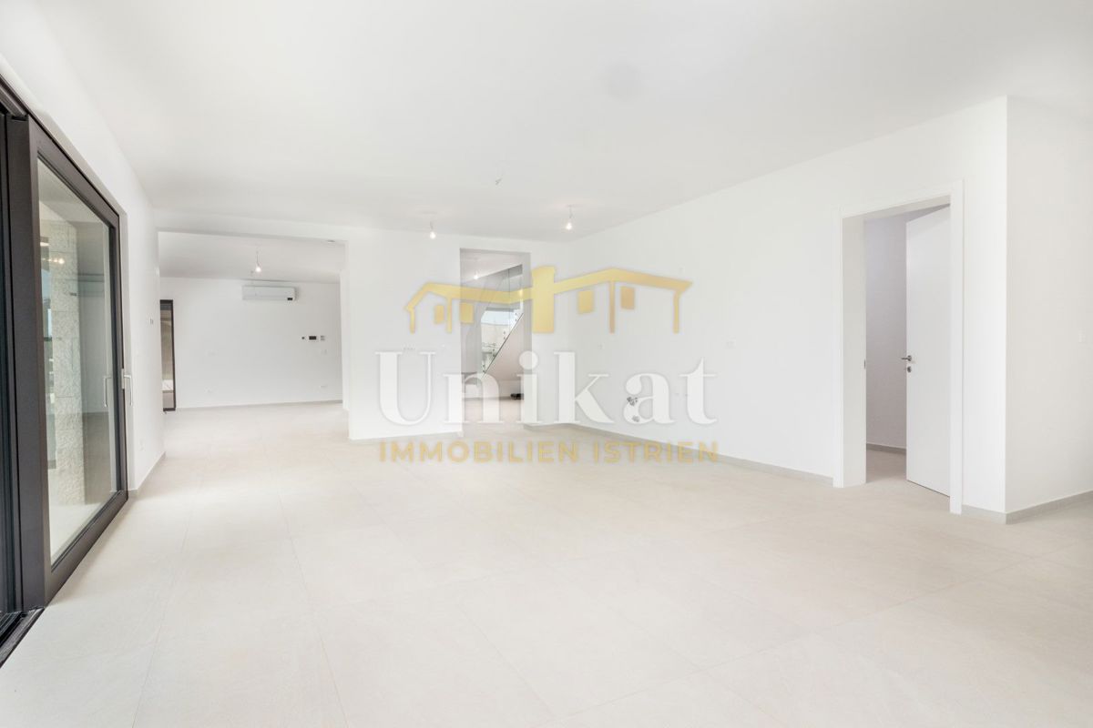 Splendida villa nuova con piscina e sauna, 303 m2 - chiavi in mano